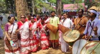 ধর্মীয় অনুষ্ঠানে ধামসা বাজালেন বিজেপি প্রার্থী,নাচলেন মন্ত্রীর মা !